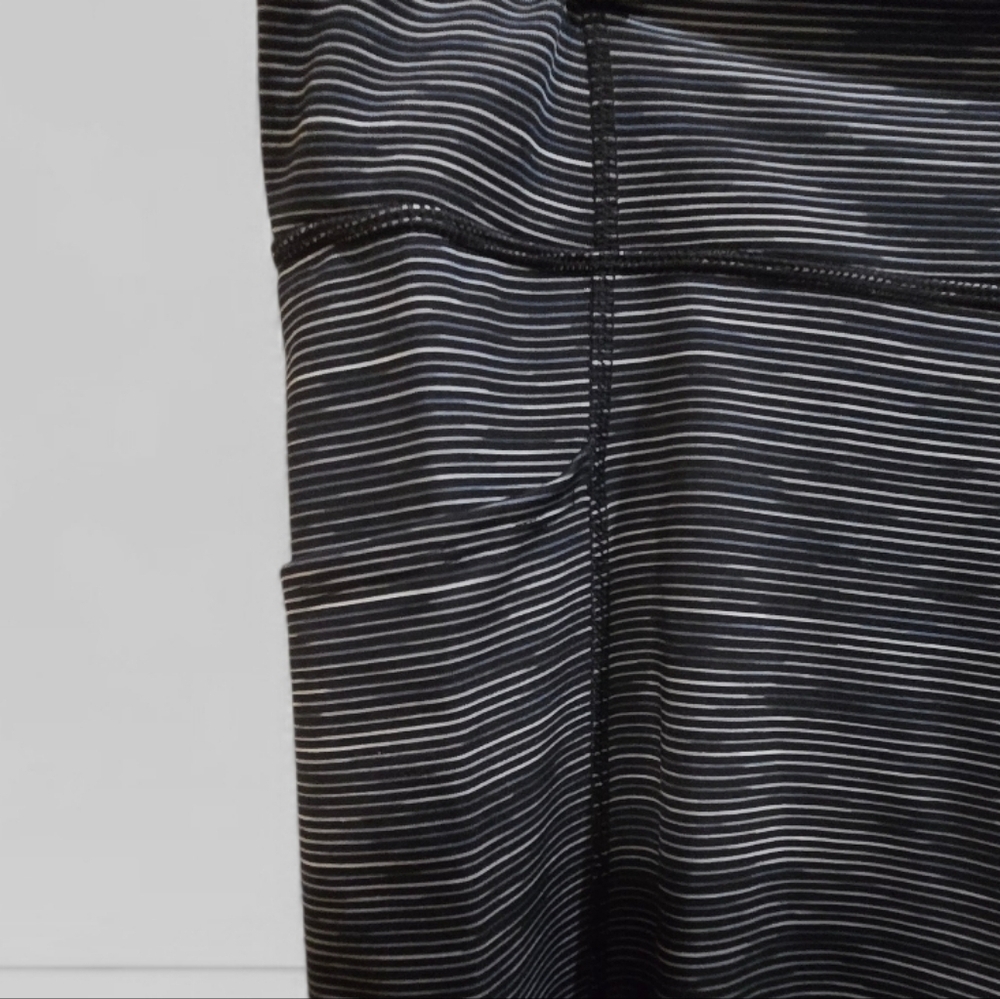 Womens Tek Gear Black and Gray Capri Leggings - Picture 4 of 5